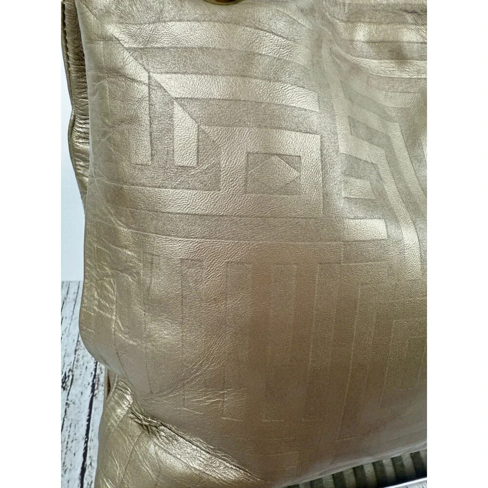 Vintage High Fashion Canada Gold Leather Shoulder Bag w/ Gold Chain Strap – Chic
